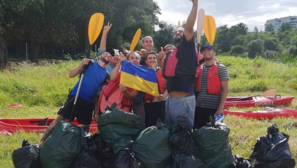 На байдарках за сміттям