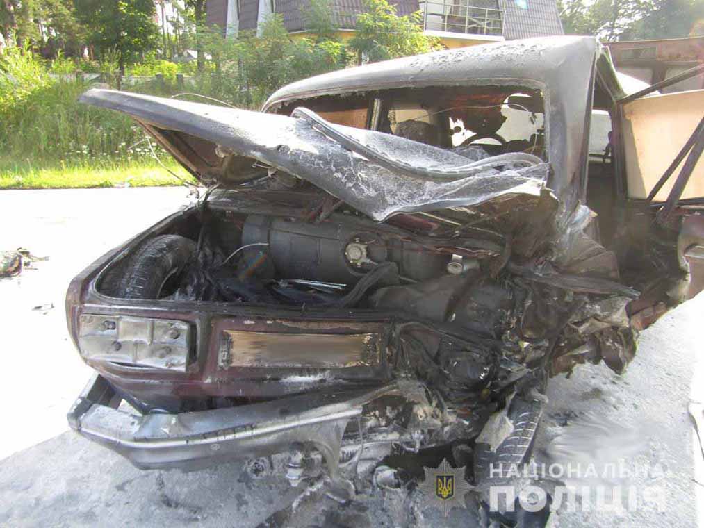 У Лугинському районі в результаті ДТП вибухнув автомобіль, четверо людей — у реанімації. ФОТОрепортаж