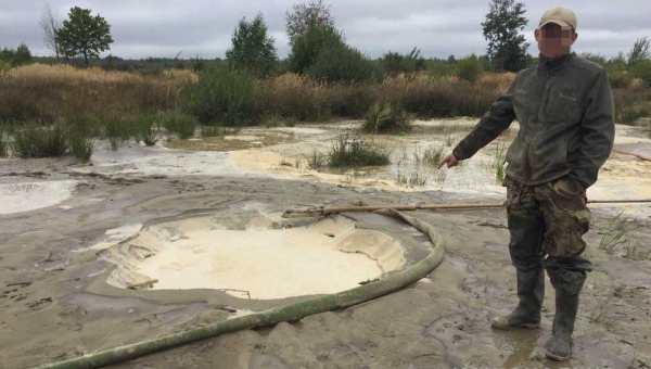 В поліції створили групу, що ловитиме бурштинокопачів. Вже впіймали чотирьох злочинців. 📸ФОТО та ВІДЕО