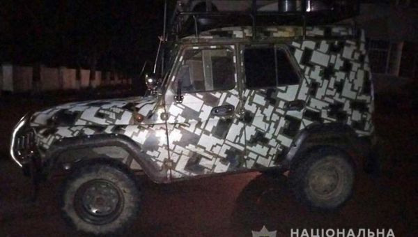 На Олевщині поліцейські вилучили автомобіль та знаряддя нелегальних бурштиношукачів