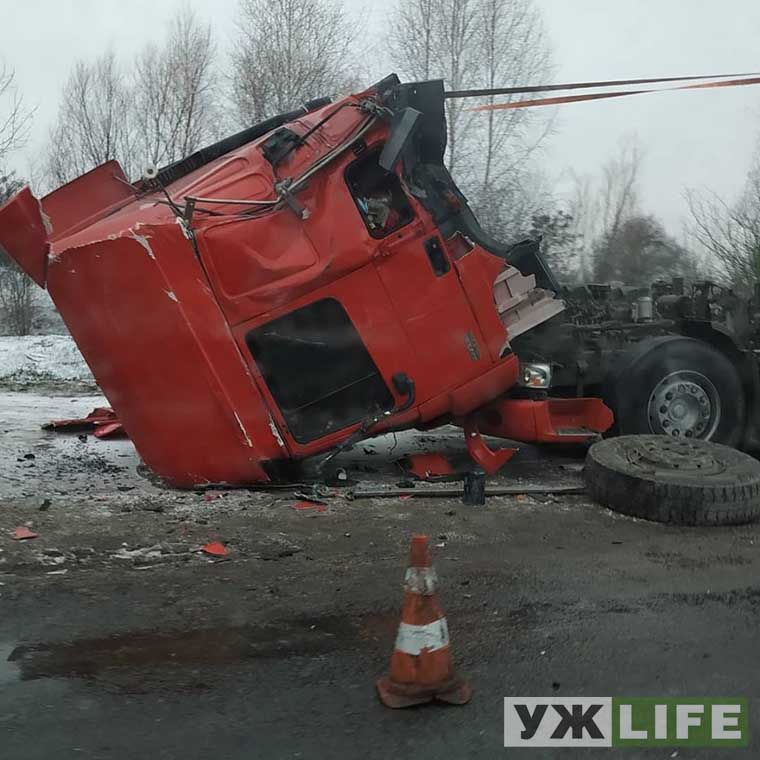 Масштабна аварія на Звягельщині: дорогу не поділили чотири автівки. 📷ФОТО