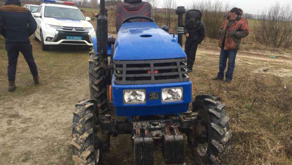 П'яний житель Овруччини вкрав трактор, щоб дістався на гулянку до сусіднього села