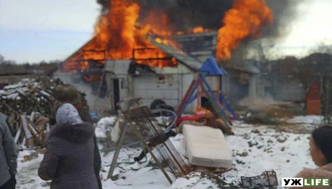 На Житомирщині згорів будинок священика: на вулиці залишилися 12 дітей (ФОТО, ВІДЕО)