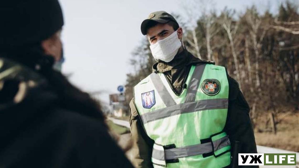 З 6 квітня в Україні забороняється ходити без документів і більш ніж по двоє