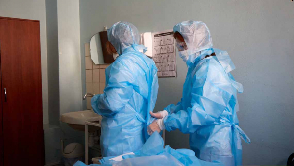 На Житомирщині у 36 медиків виявили коронавірус: половина інфікувалася від пацієнтів з COVID-19