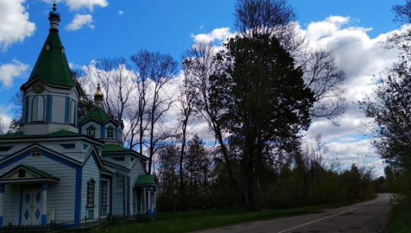 Жителі півночі Житомирщини піклуються про унікальну 200-річну церкву на забрудненій радіацією території (ФОТОрепортаж)