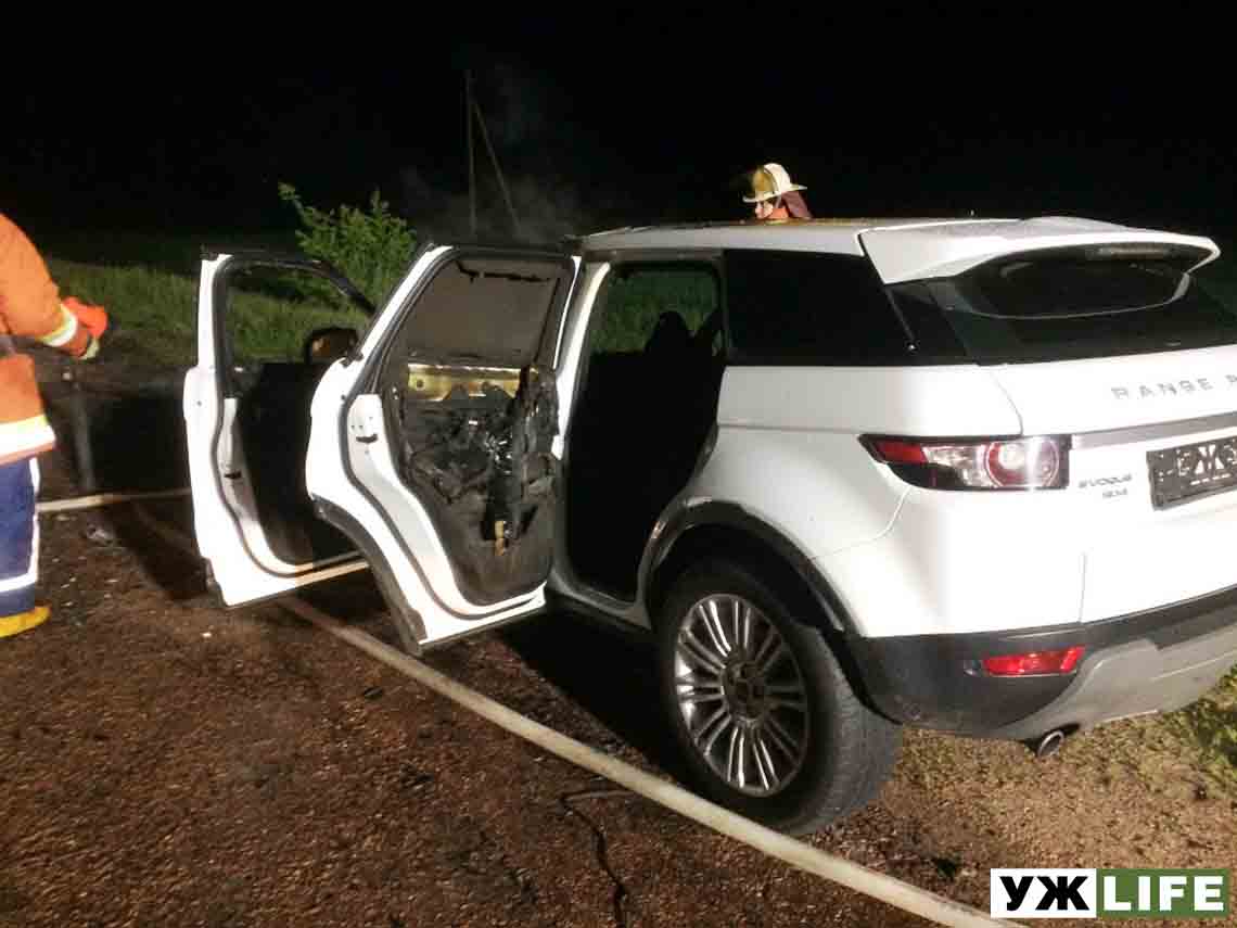 На Житомирщині під час руху загорівся Land Rover