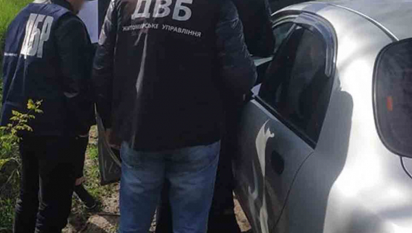 На Житомирщині затримали начальника райвідділу поліції, який брав щомісяця хабарі з підприємця