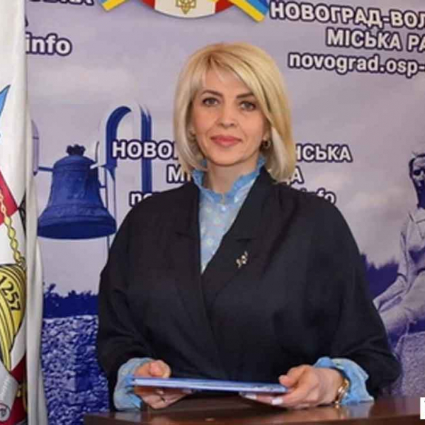 Чоловік в.о. мера Новограда-Волинського підписав з місцевими бюджетними установами договори на майже 4,5 млн грн