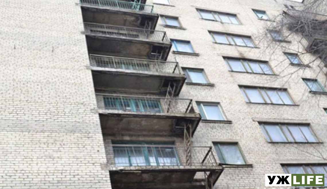 У Житомирській області 3-річна дитина випала з вікна 9-го поверху, поки батьки були на кухні