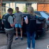 В райцентрі Житомирської області затримали колишнього поліцейського, який продавав наркотики біля відділку поліції (ФОТОрепортаж)