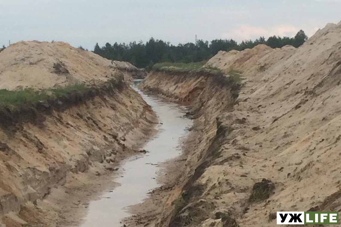 В Олевському районі на сільськогосподарських землях орендар вирив канал та водойму