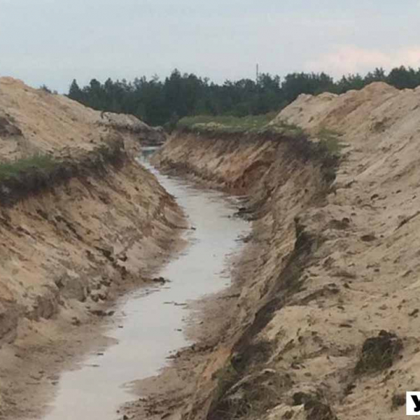 В Олевському районі на сільськогосподарських землях орендар вирив канал та водойму