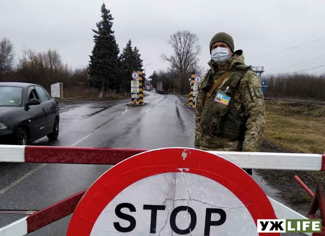 Пости та перевірки: на Житомирщині поліція посилила заходи безпеки для запобігання тероризму