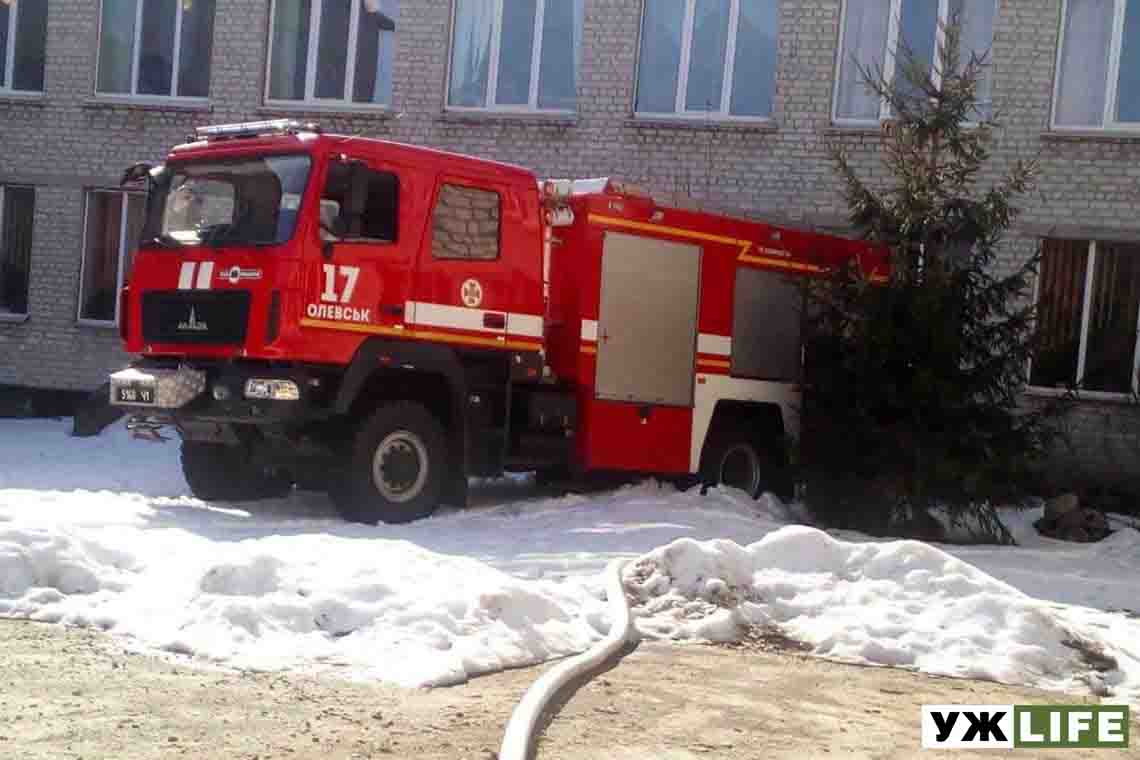 На Олевщині рятувальники відкачали воду з підвалу школи та двох обійсть (ФОТО)