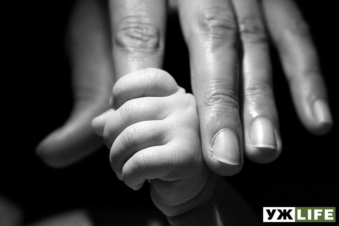 На Житомирщині жінка викликавши штучні пологи вбила своїх 6-місячних новонароджених двійнят