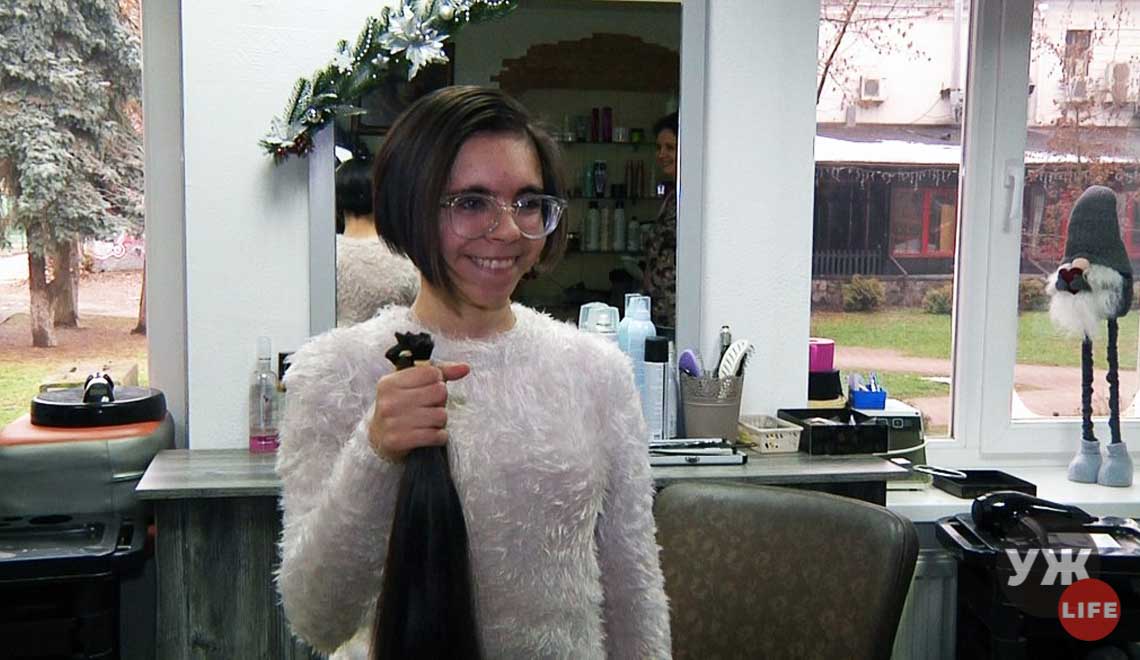 На Житомирщині 13-річна школярка обрізала волосся, щоб допомогти ЗСУ