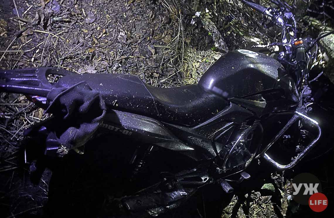У селищі Коростенського району 16-річний мотоцикліст не розминувся з бетонною опорою