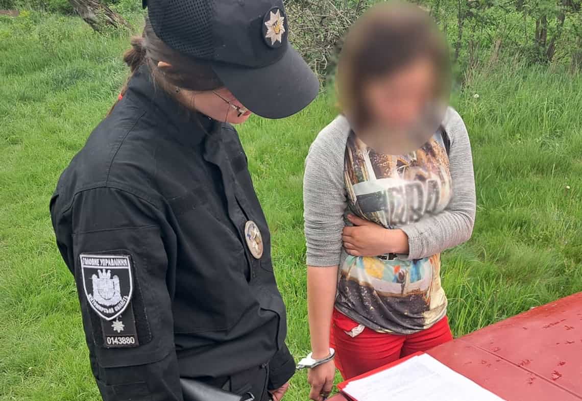 На Житомирщині затримали 15-річну дівчину: підозрюють у замаху на вбивство через ревнощі