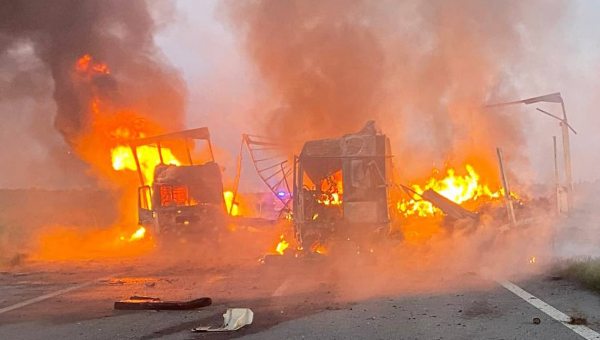 В автотрощі на Житомирщині спалахнули дві вантажівки та мікроавтобус: є загиблі