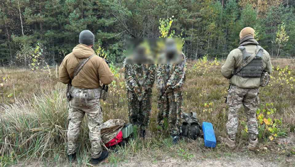 На Житомирщині затримали двох киян у «кікіморах», які намагалися втекти за кордон