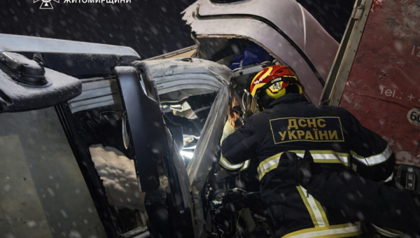 На автодорозі в Житомирській області у ДТП зіштовхнулися 11 авто: є травмовані